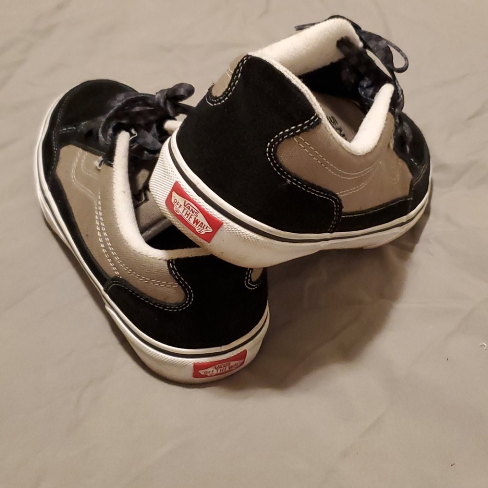 Vans - Picture 2 of 4